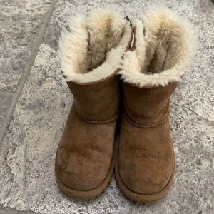 UGGS BAILEY BOW used condition Girls Size 13
